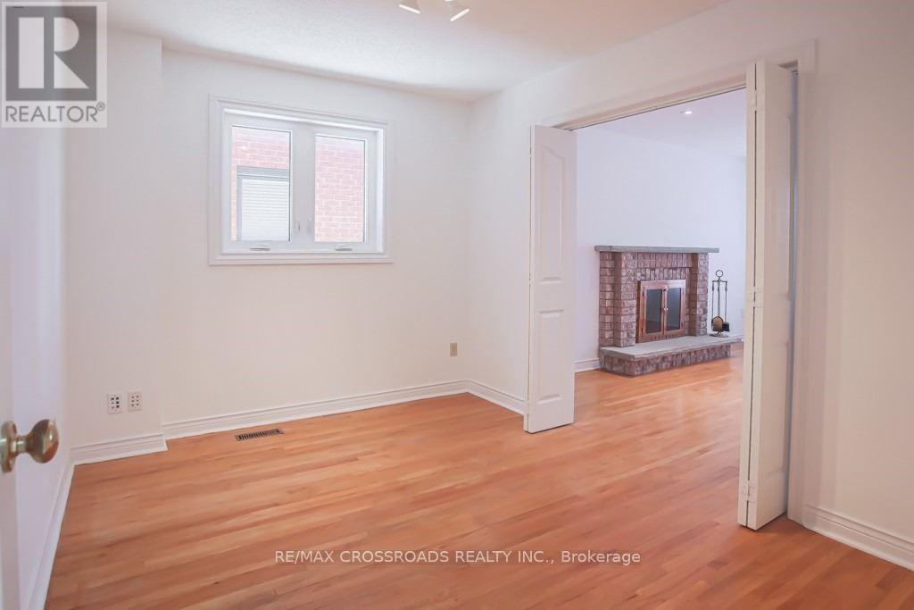 87 Woodriver Street, Richmond Hill, Ontario  L4S 1H6 - Photo 6 - N13051664