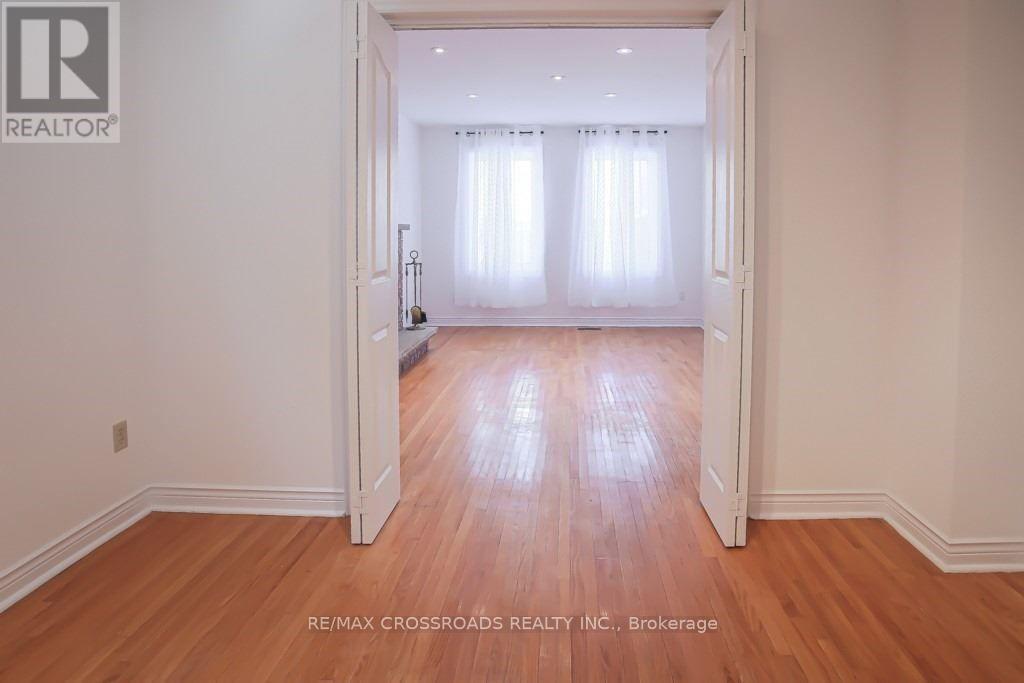 87 Woodriver Street, Richmond Hill, Ontario  L4S 1H6 - Photo 7 - N13051664