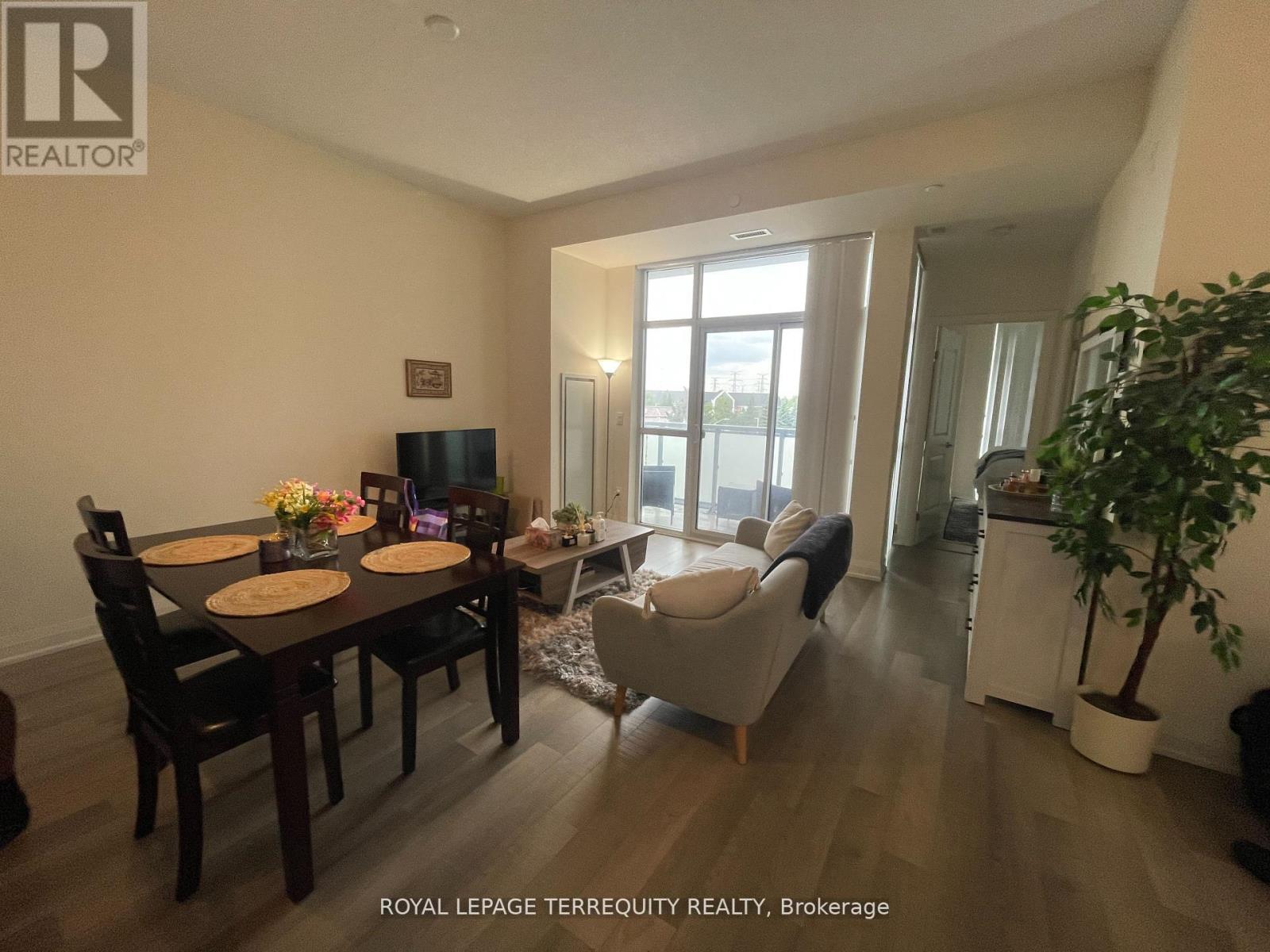 320 - 8763 BAYVIEW AVENUE, Richmond Hill, Ontario