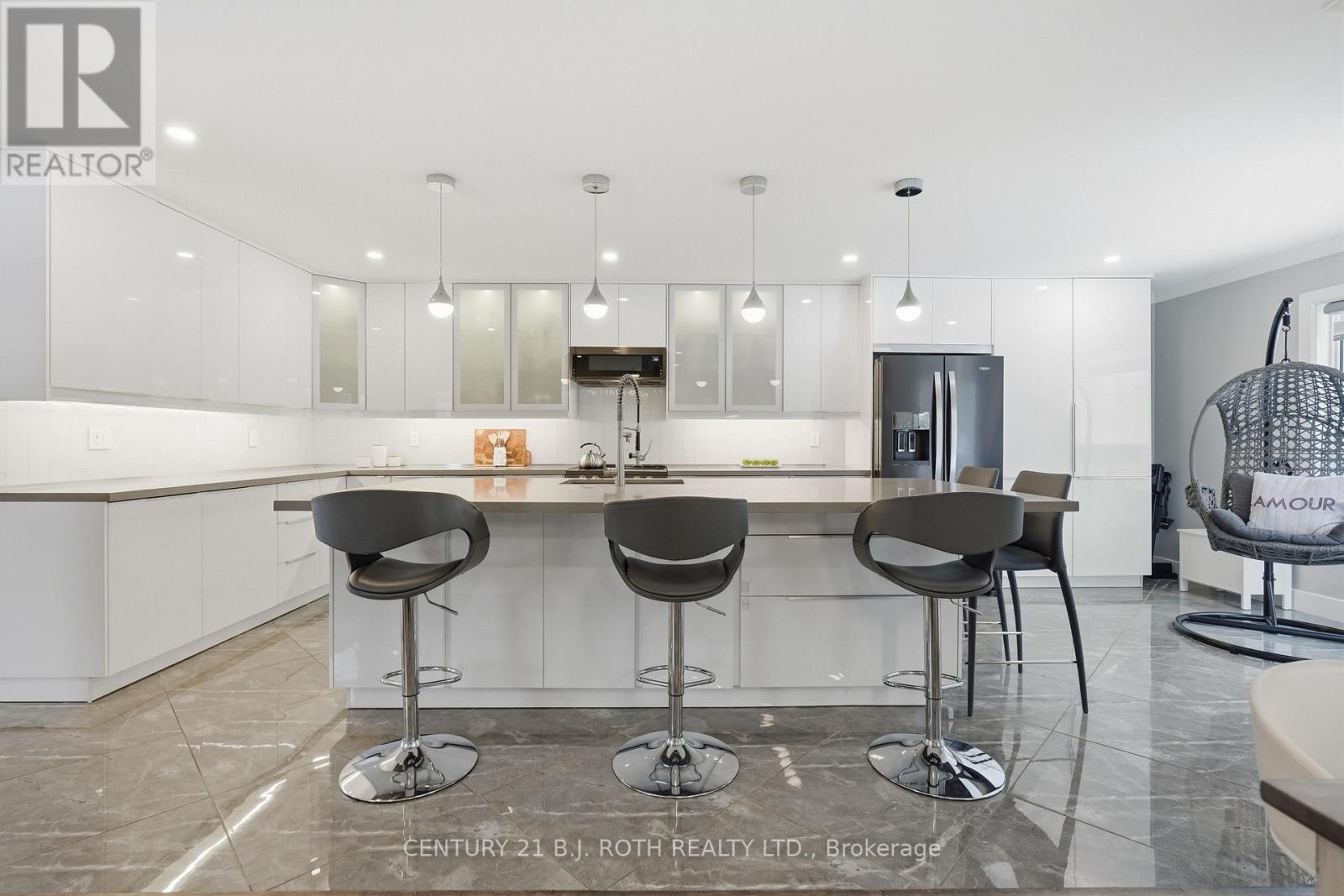 64 Royal Beech Drive, Wasaga Beach, Ontario  L9Z 1H3 - Photo 11 - S13051704