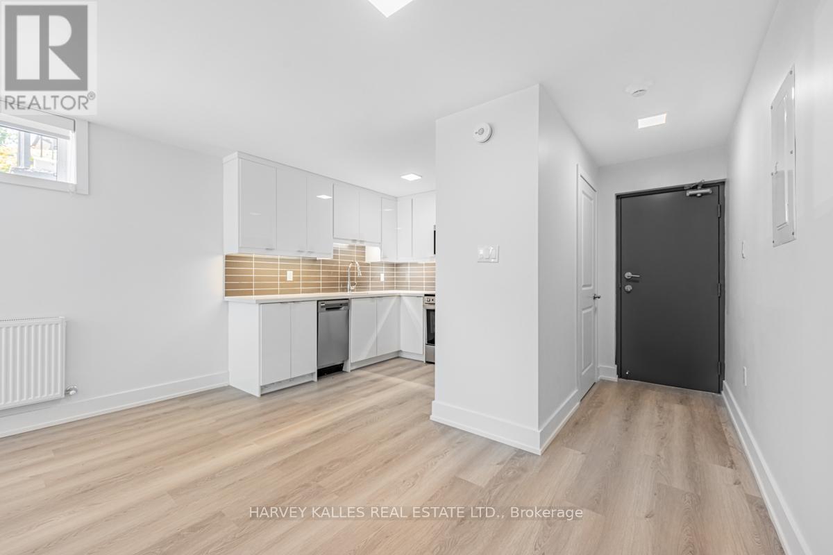 18 Cavell Avenue, Toronto, Ontario  M8V 1P2 - Photo 8 - W13051700