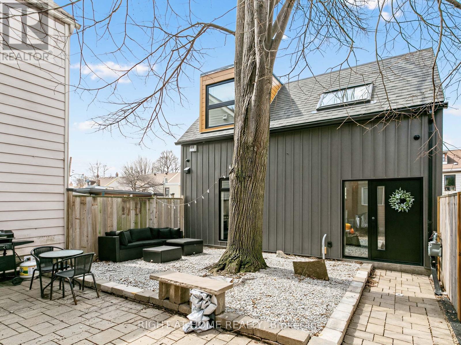 LANEWAY SUITE - 52 MCMURRAY AVENUE, Toronto, Ontario