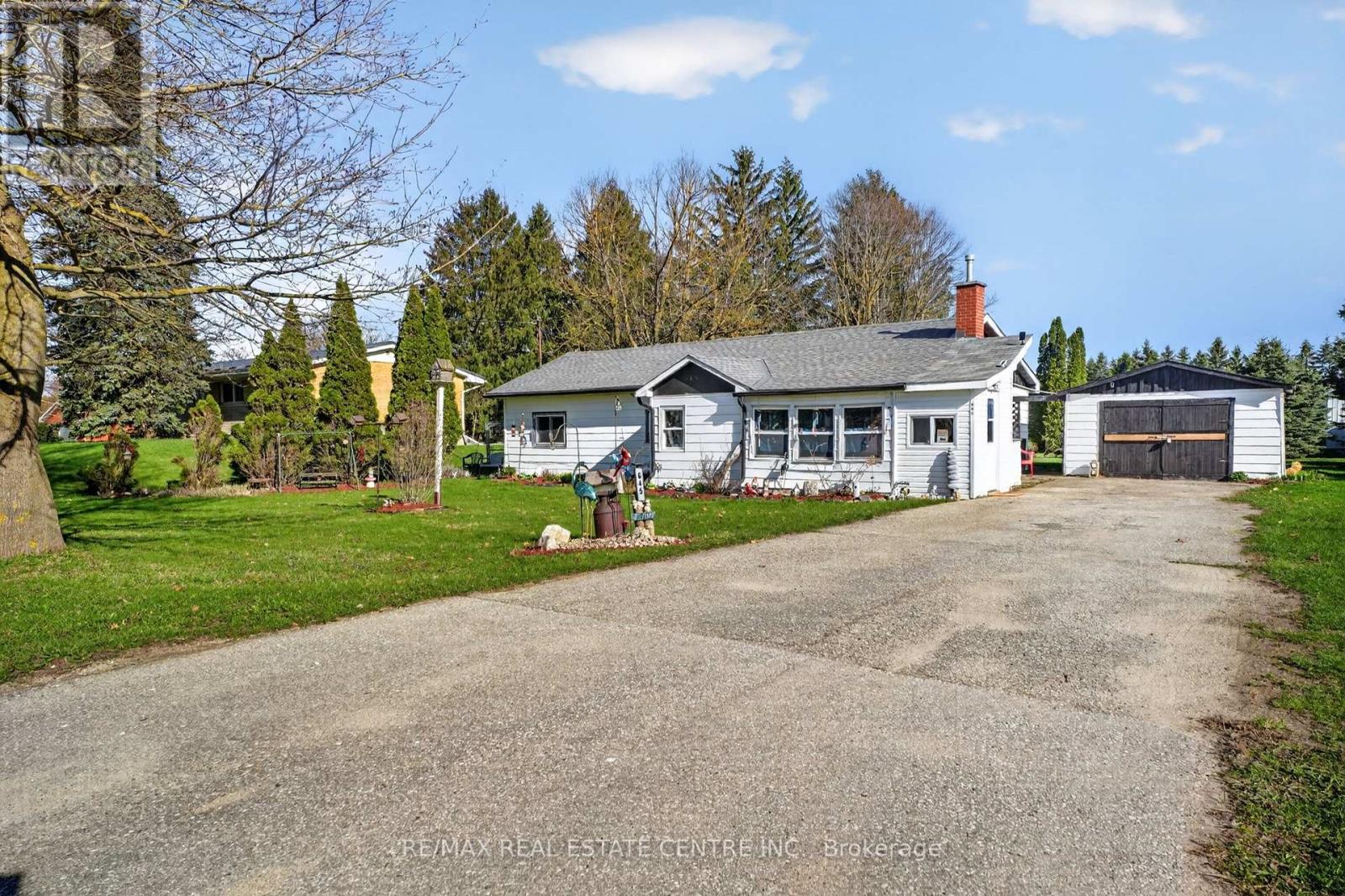 645 Queen Street W, Wellington North, Ontario  N0G 2L1 - Photo 2 - X13051680