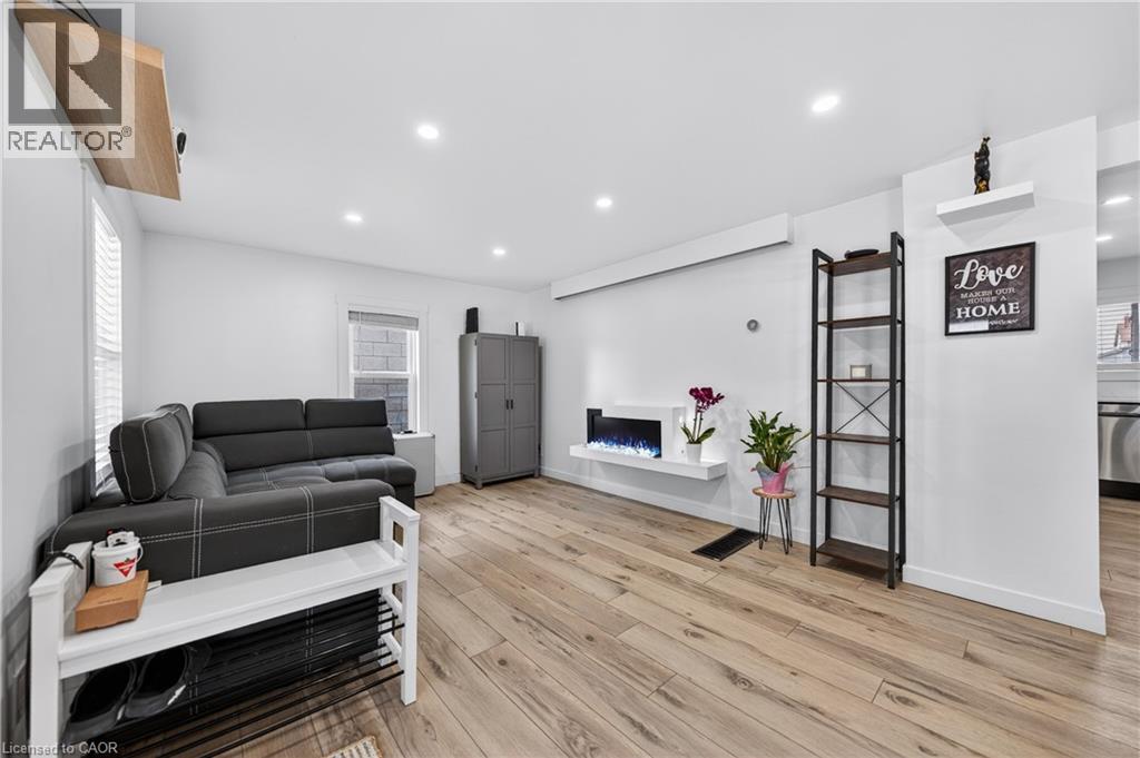 56 Decew Street, Port Colborne, Ontario  L3K 1C1 - Photo 5 - 40824301