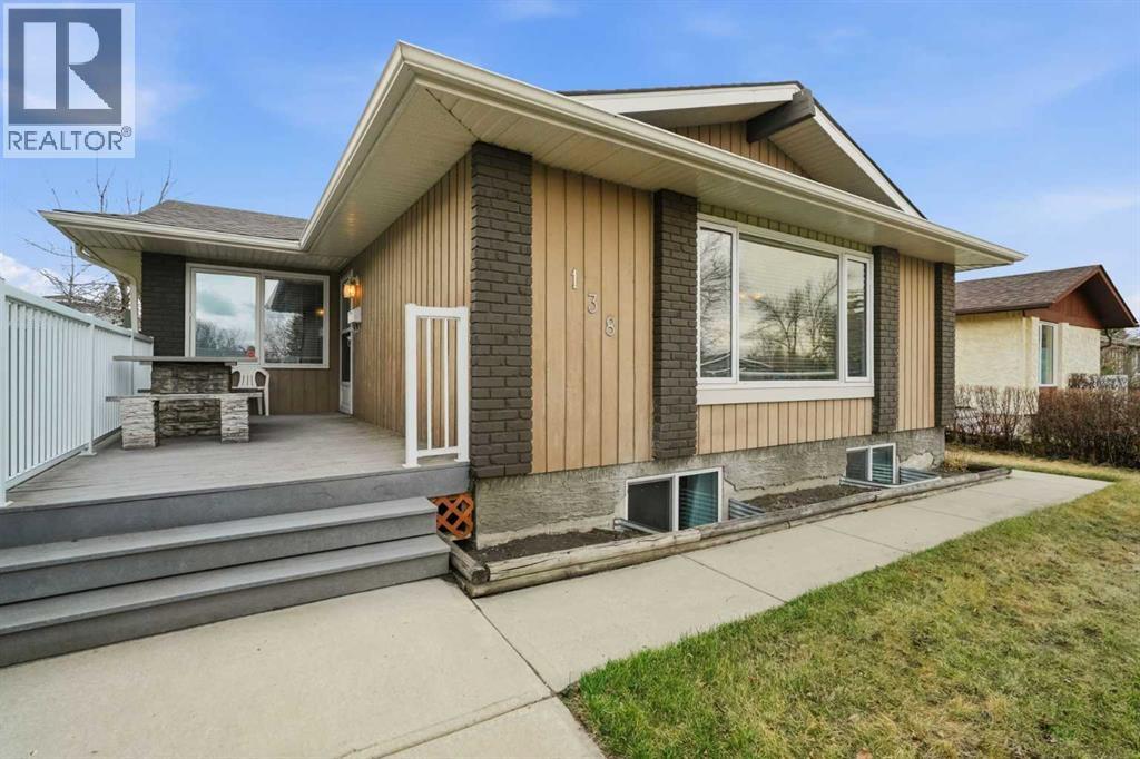 138 Midcrest Crescent SE, Calgary, Alberta  T2X 1B6 - Photo 2 - A2304491