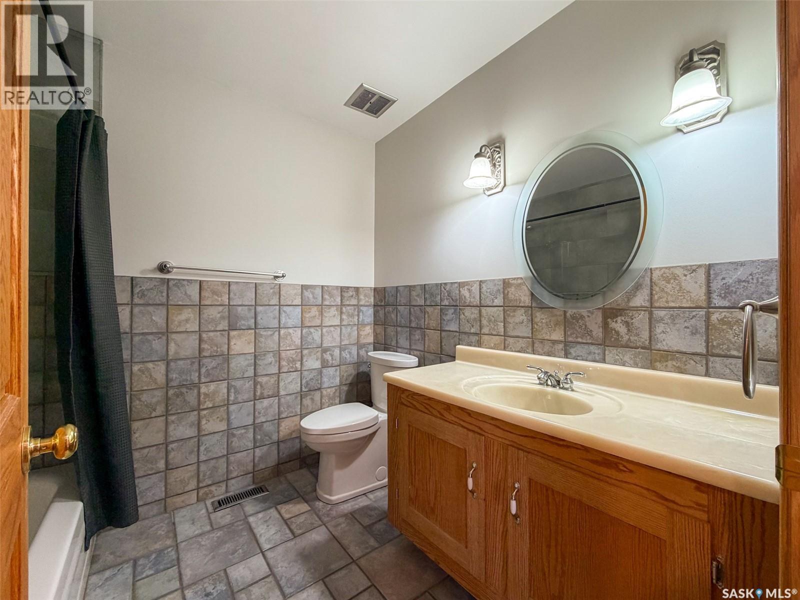 117 2nd Street W, Frontier, Saskatchewan  S0N 0W0 - Photo 20 - SK034116