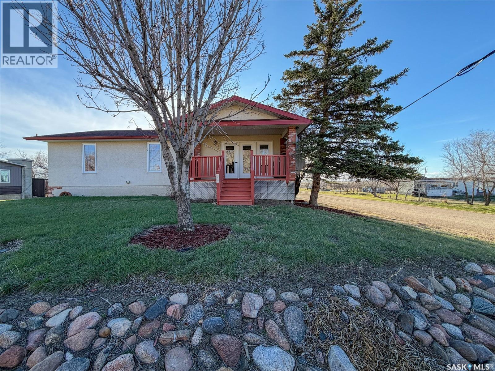 117 2nd Street W, Frontier, Saskatchewan  S0N 0W0 - Photo 43 - SK034116