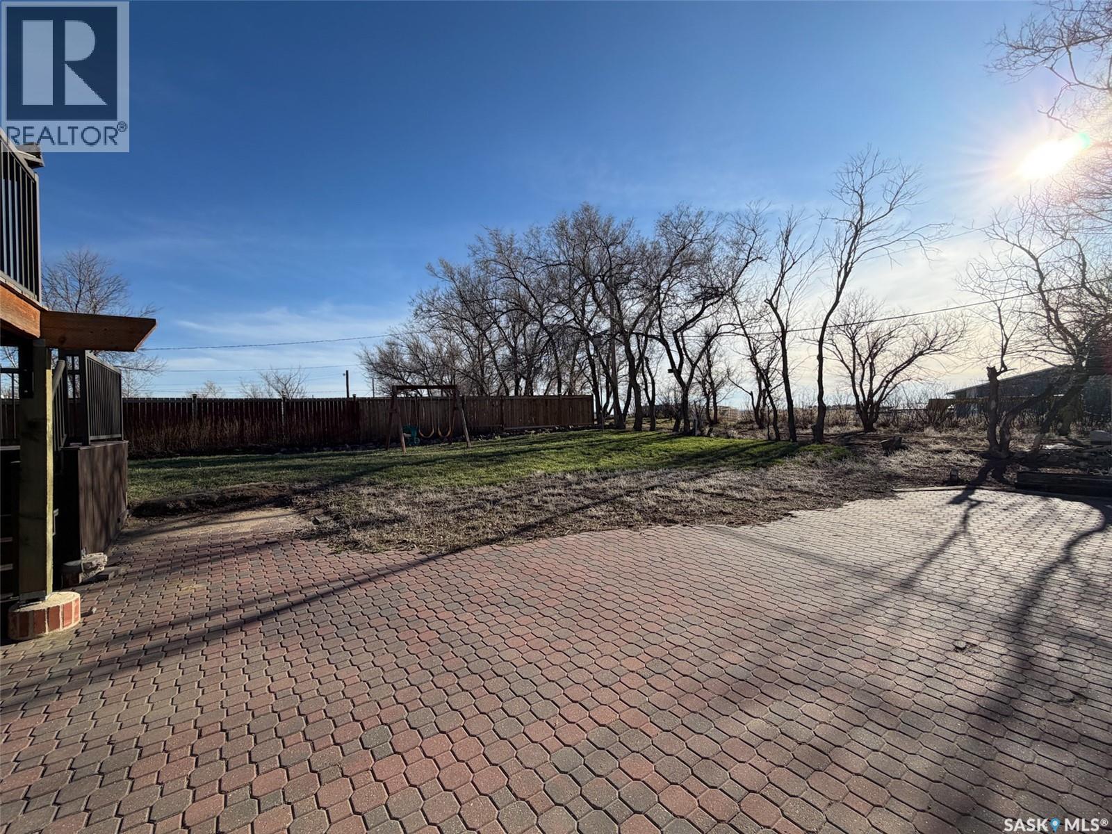 117 2nd Street W, Frontier, Saskatchewan  S0N 0W0 - Photo 51 - SK034116