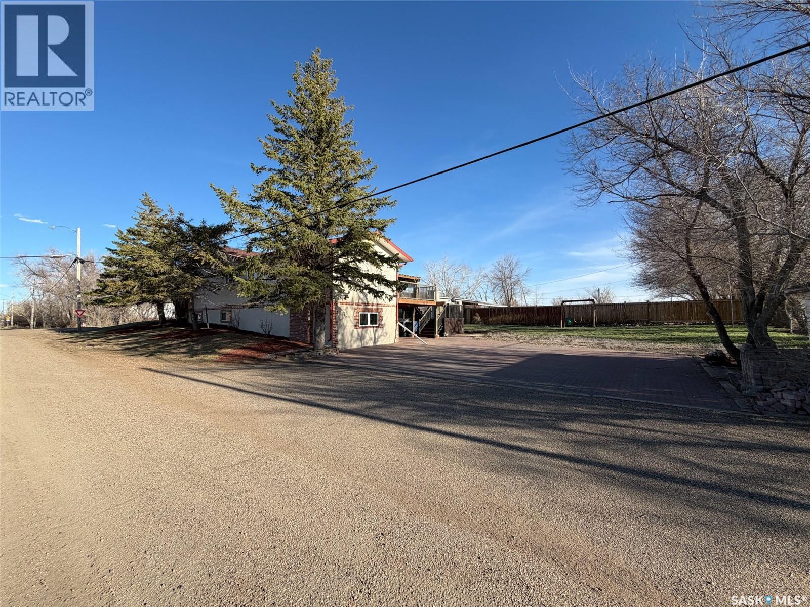 117 2nd Street W, Frontier, Saskatchewan  S0N 0W0 - Photo 54 - SK034116