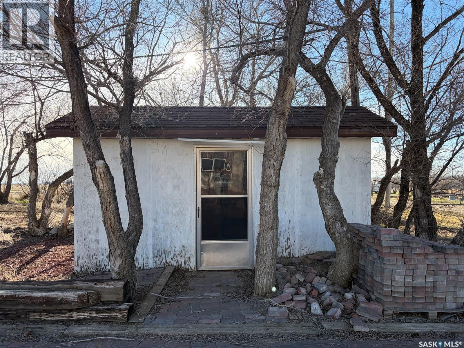 117 2nd Street W, Frontier, Saskatchewan  S0N 0W0 - Photo 57 - SK034116