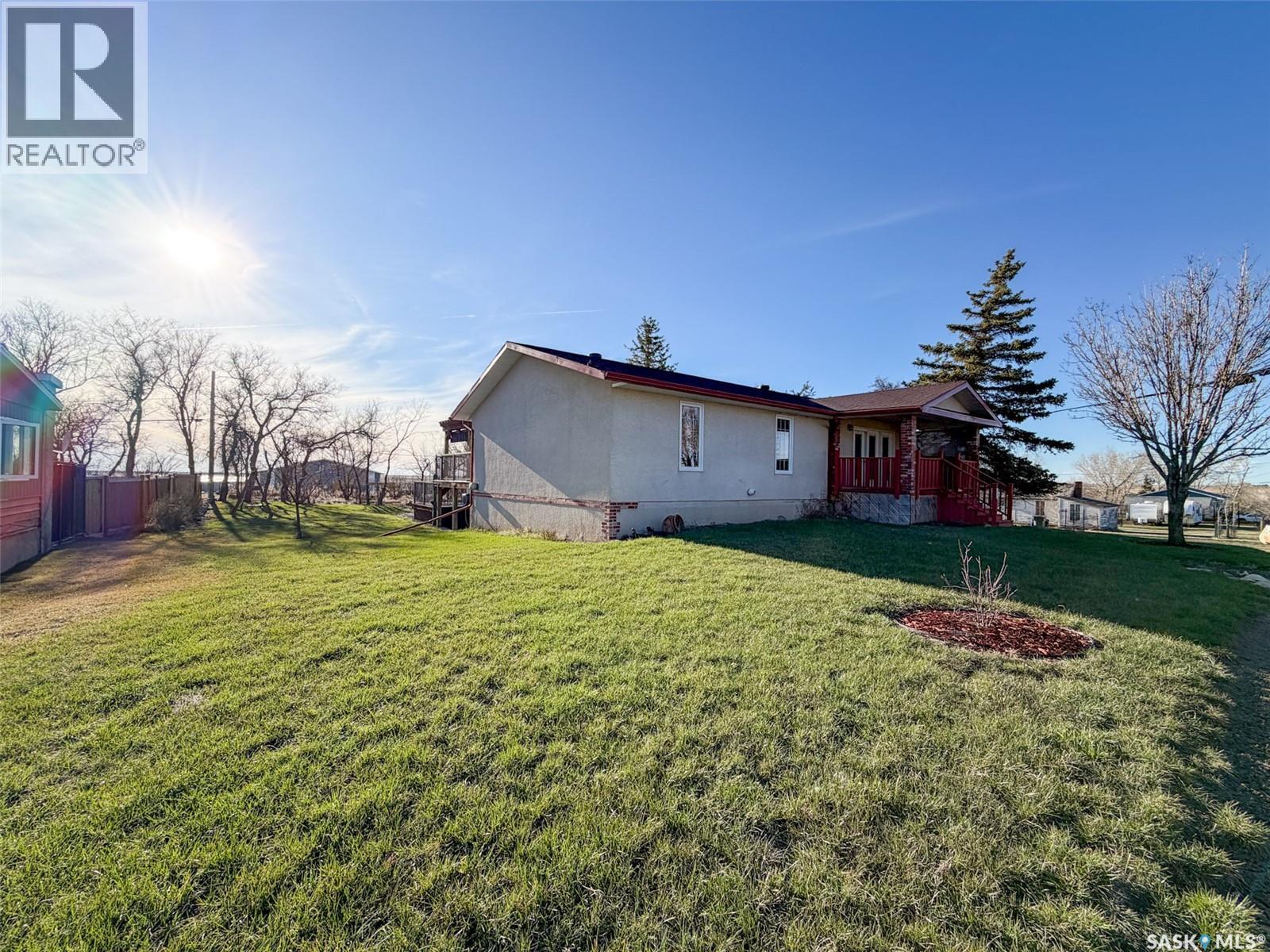 117 2nd Street W, Frontier, Saskatchewan  S0N 0W0 - Photo 58 - SK034116