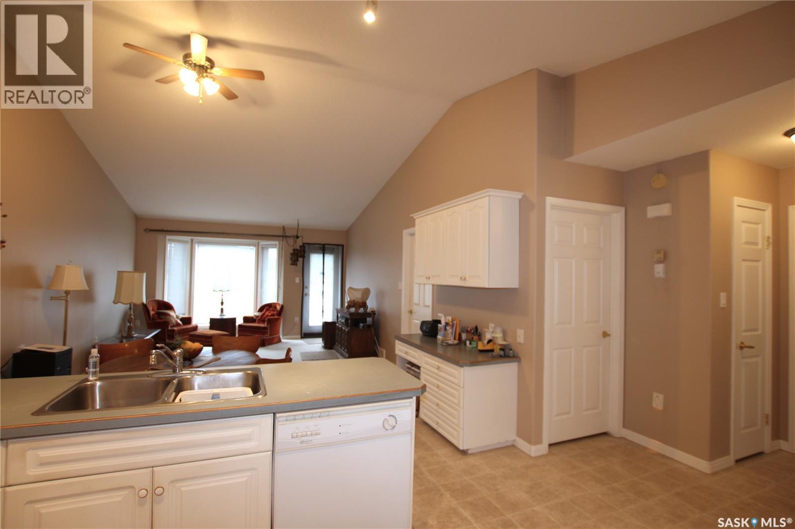 93 Russell Drive, Yorkton, Saskatchewan  S3N 4E6 - Photo 10 - SK034105