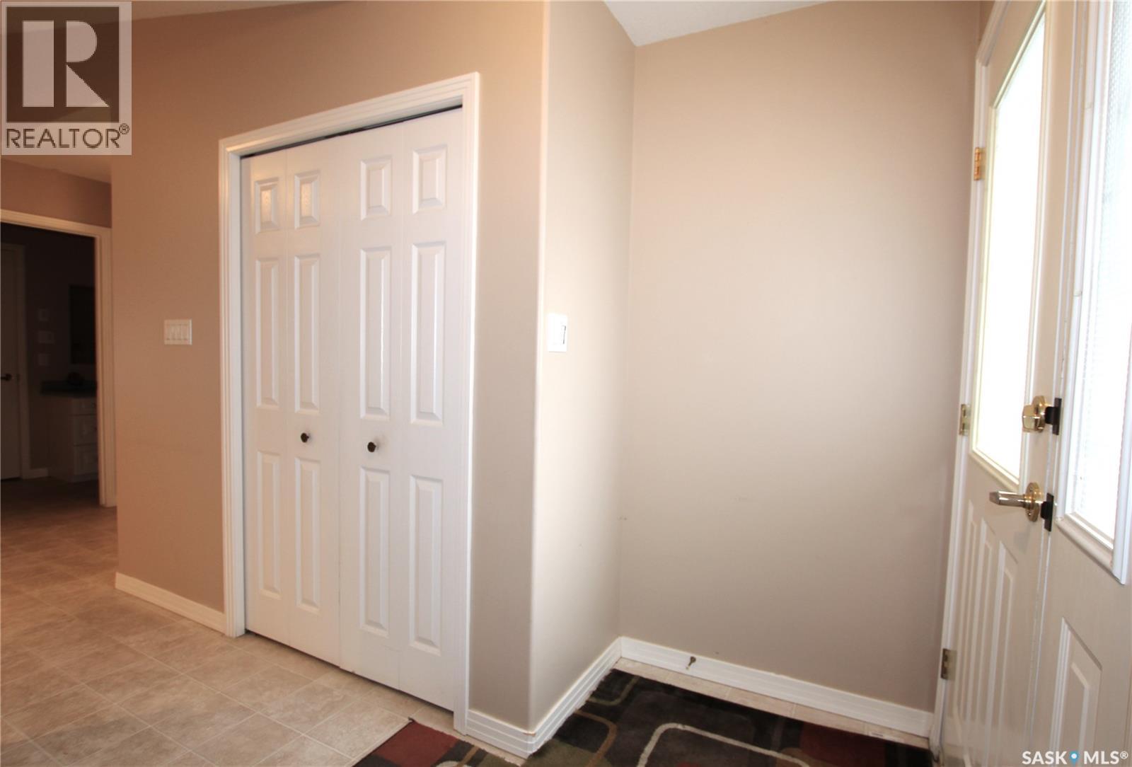 93 Russell Drive, Yorkton, Saskatchewan  S3N 4E6 - Photo 6 - SK034105