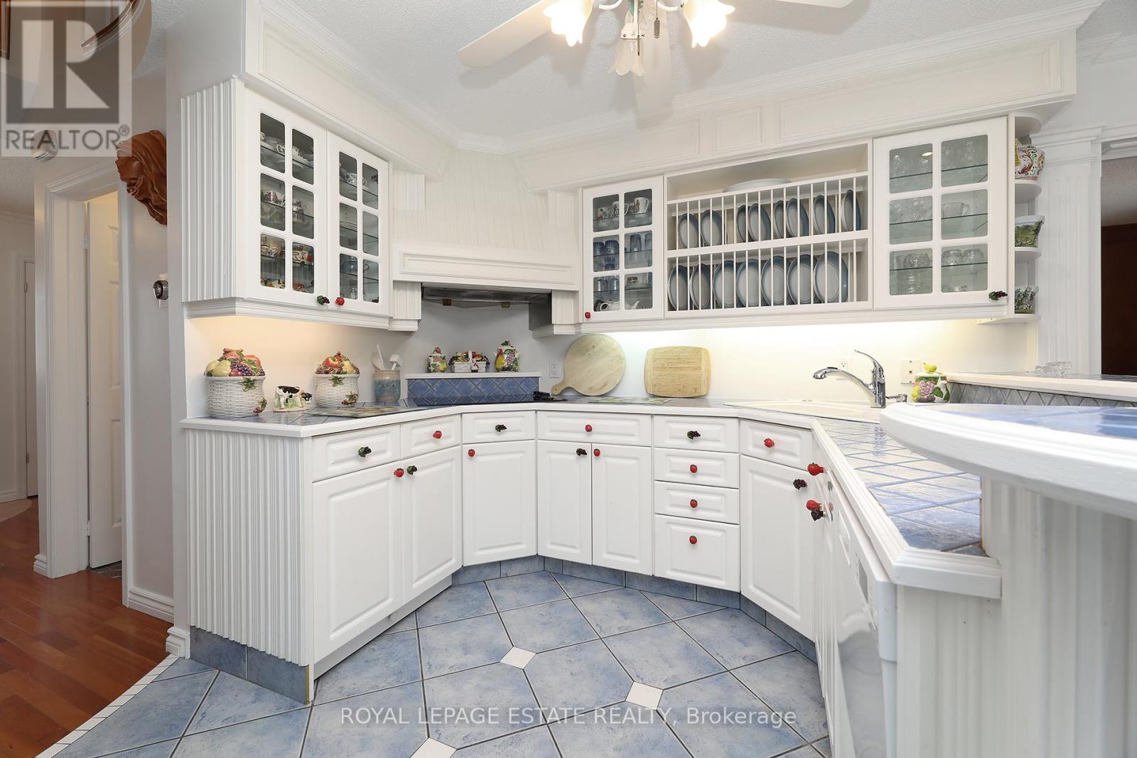 898 Beaufort Court, Oshawa, Ontario  L1G 7J7 - Photo 10 - E13051796