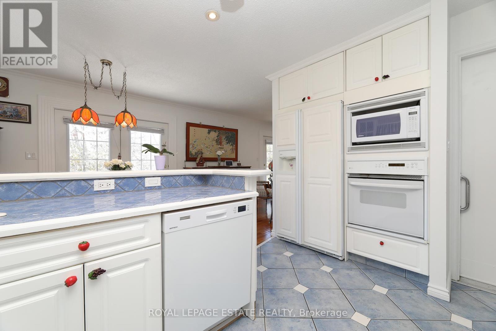 898 Beaufort Court, Oshawa, Ontario  L1G 7J7 - Photo 11 - E13051796