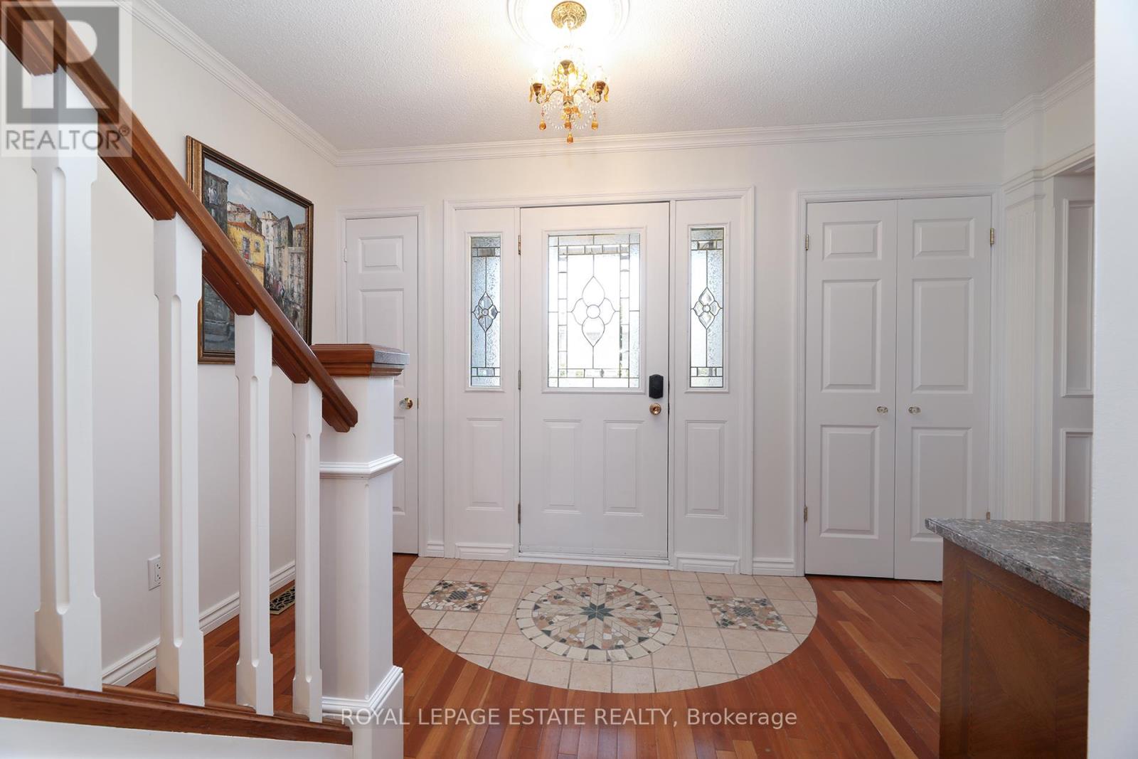 898 Beaufort Court, Oshawa, Ontario  L1G 7J7 - Photo 3 - E13051796