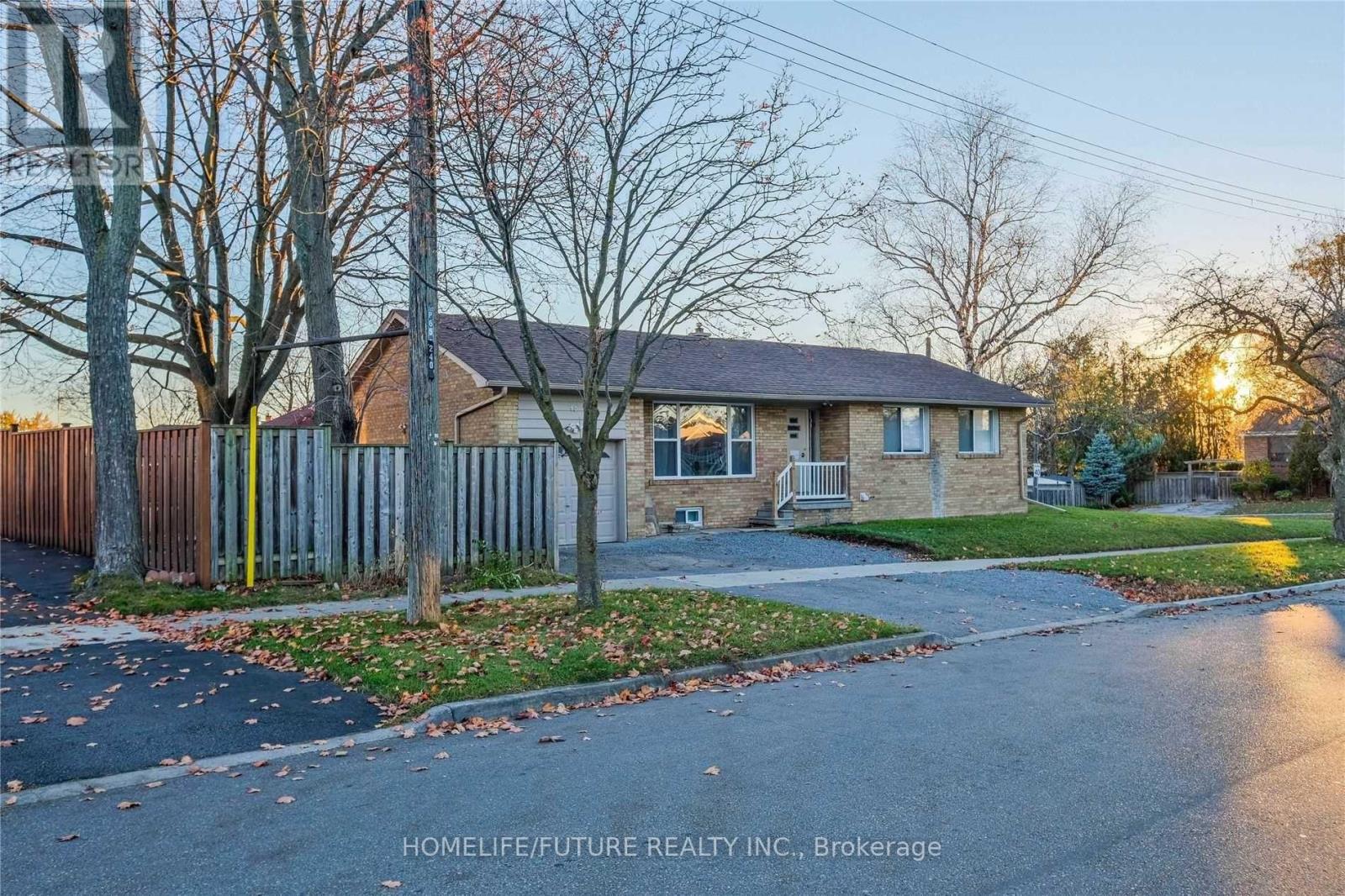 50 Benlight Crescent, Toronto, Ontario  M1H 1P5 - Photo 2 - E13051910