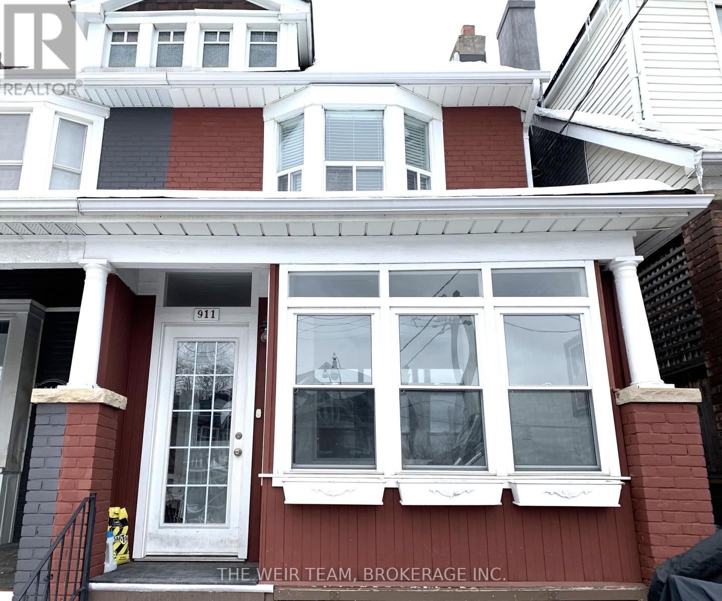 911 WOODBINE AVENUE, Toronto, Ontario