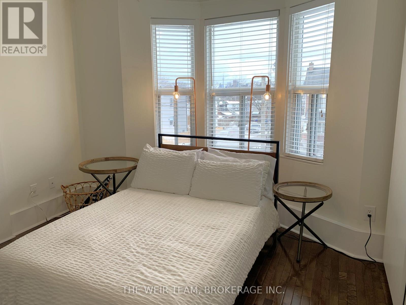 911 Woodbine Avenue, Toronto, Ontario  M4C 4B6 - Photo 13 - E13051938