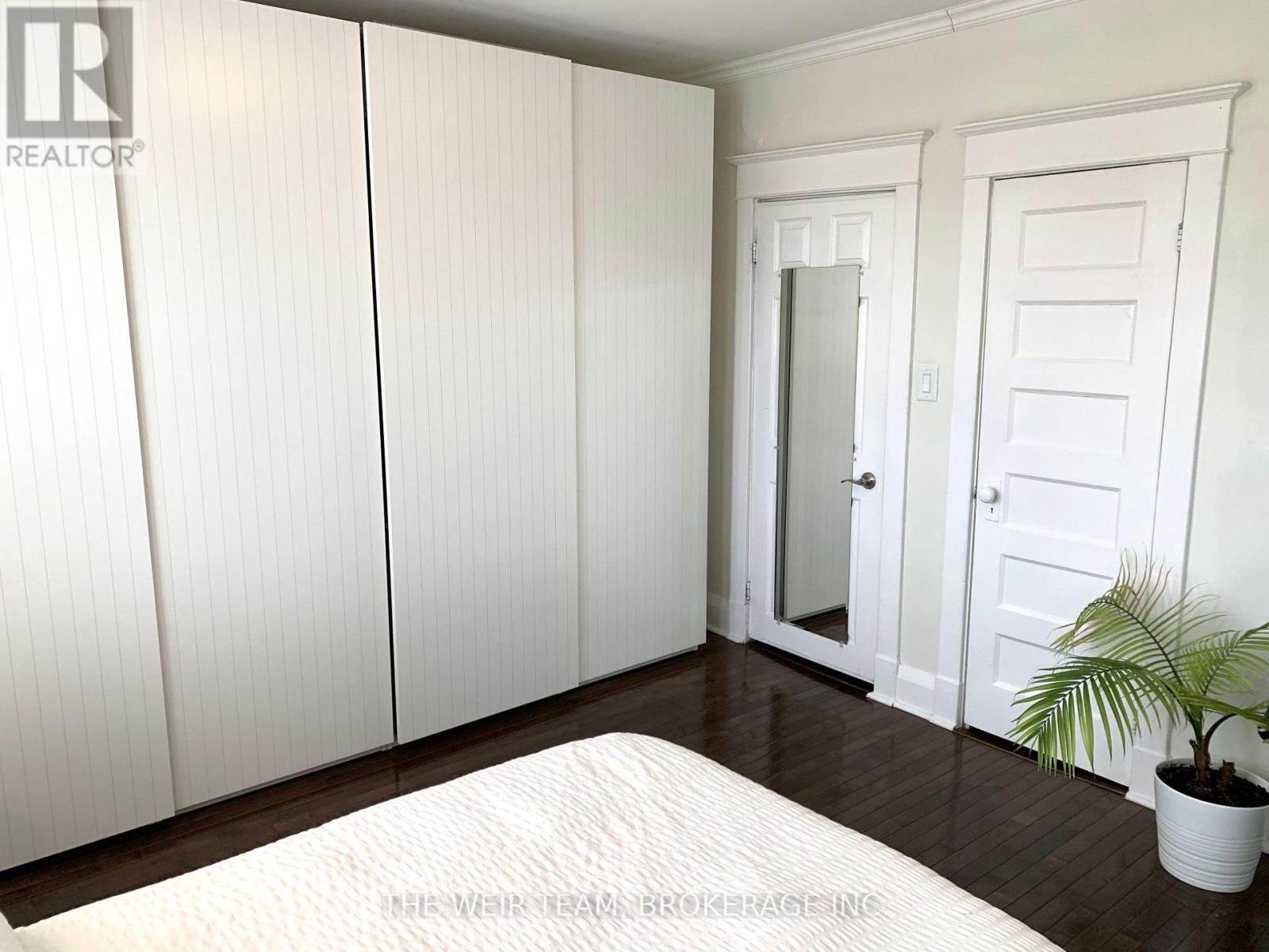 911 Woodbine Avenue, Toronto, Ontario  M4C 4B6 - Photo 14 - E13051938