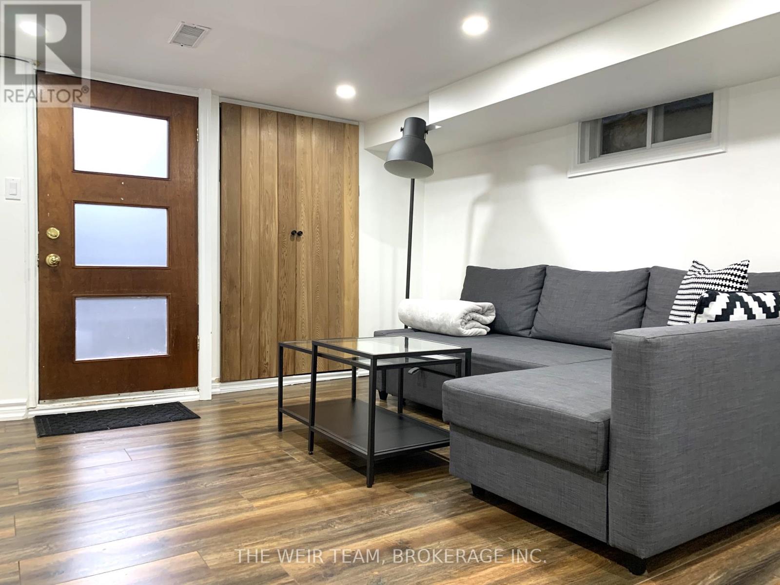 911 Woodbine Avenue, Toronto, Ontario  M4C 4B6 - Photo 19 - E13051938