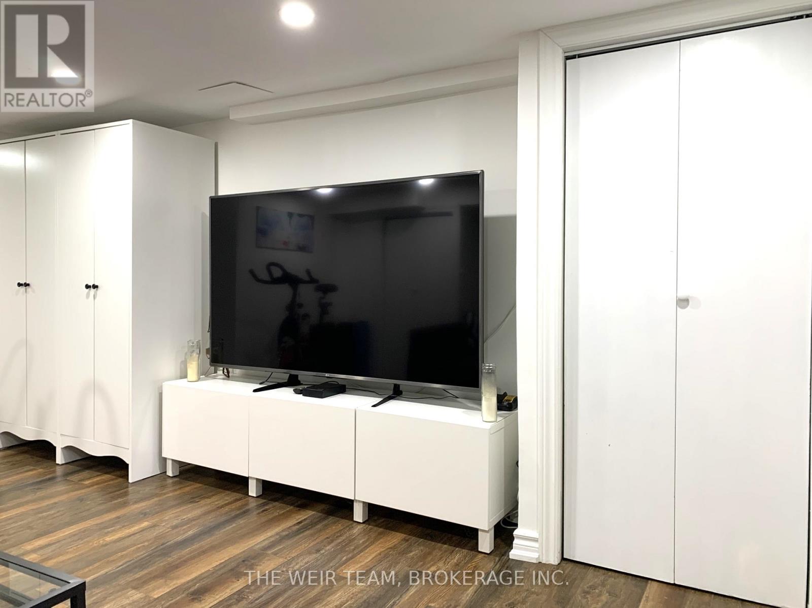 911 Woodbine Avenue, Toronto, Ontario  M4C 4B6 - Photo 21 - E13051938