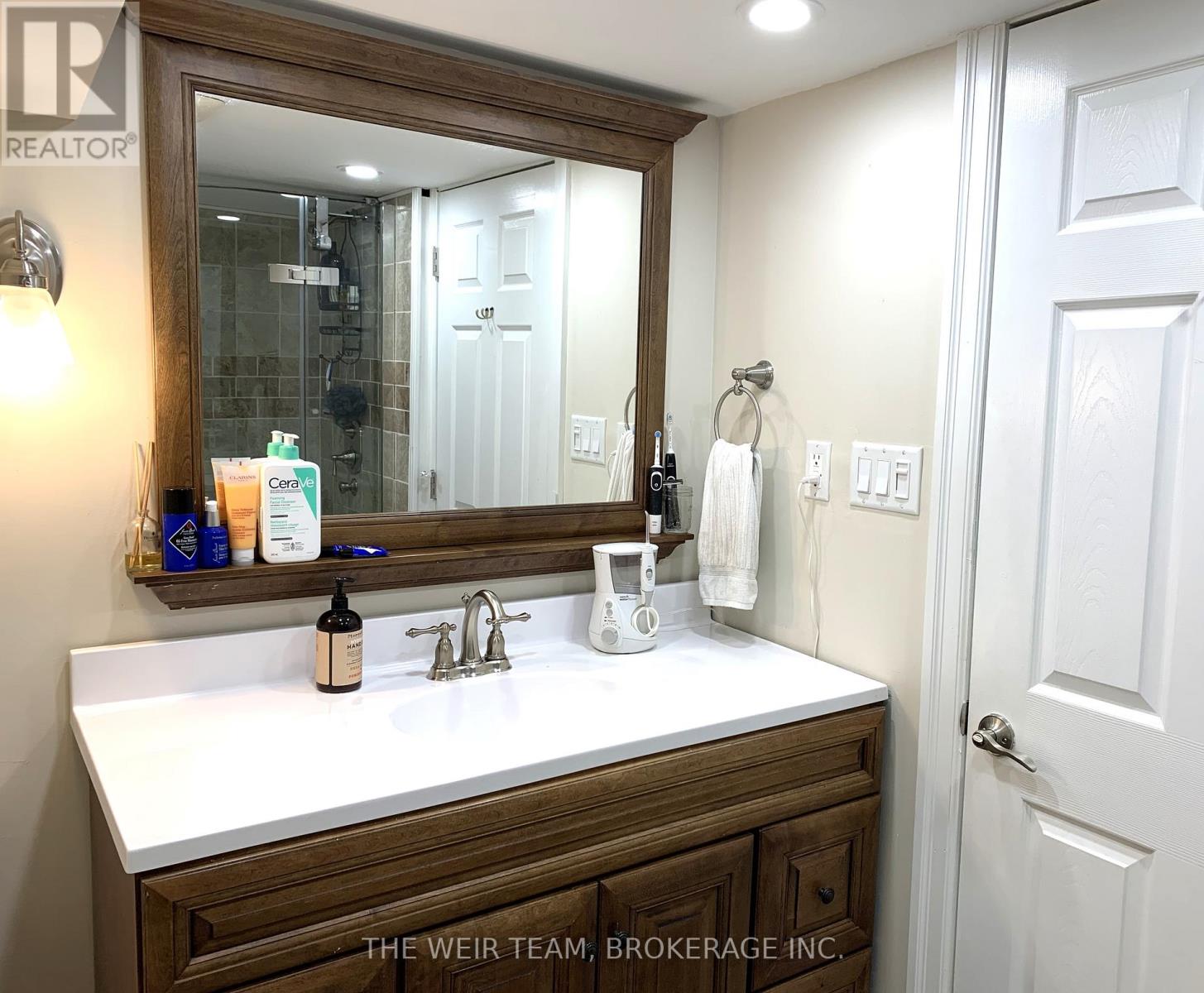 911 Woodbine Avenue, Toronto, Ontario  M4C 4B6 - Photo 23 - E13051938