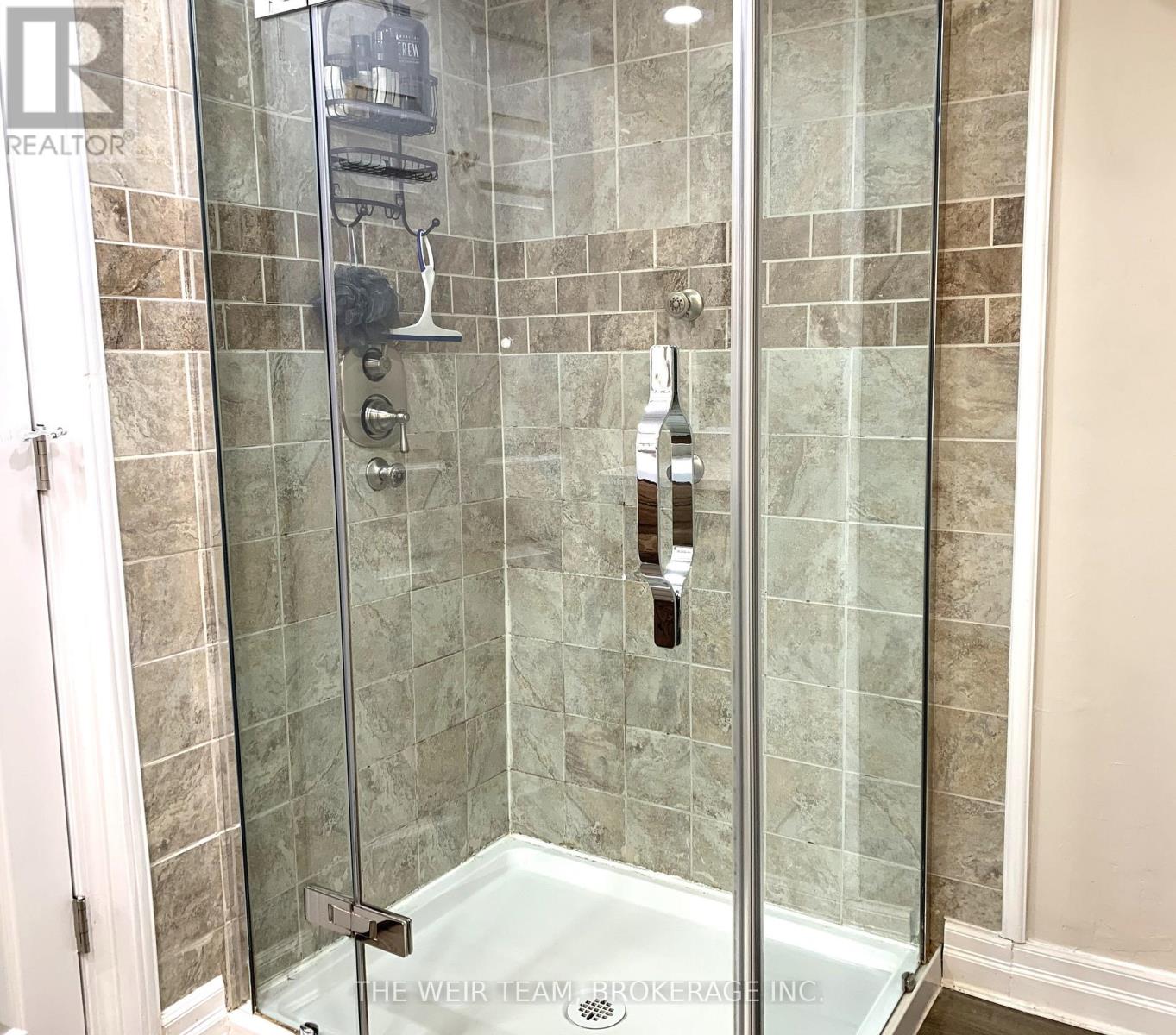 911 Woodbine Avenue, Toronto, Ontario  M4C 4B6 - Photo 24 - E13051938