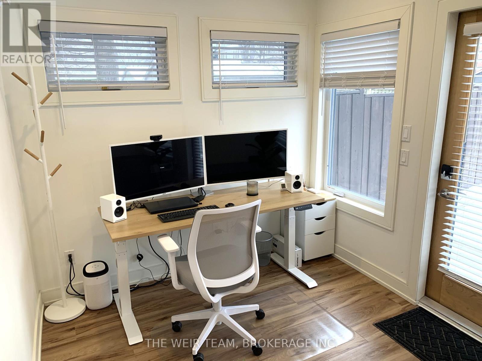 911 Woodbine Avenue, Toronto, Ontario  M4C 4B6 - Photo 27 - E13051938