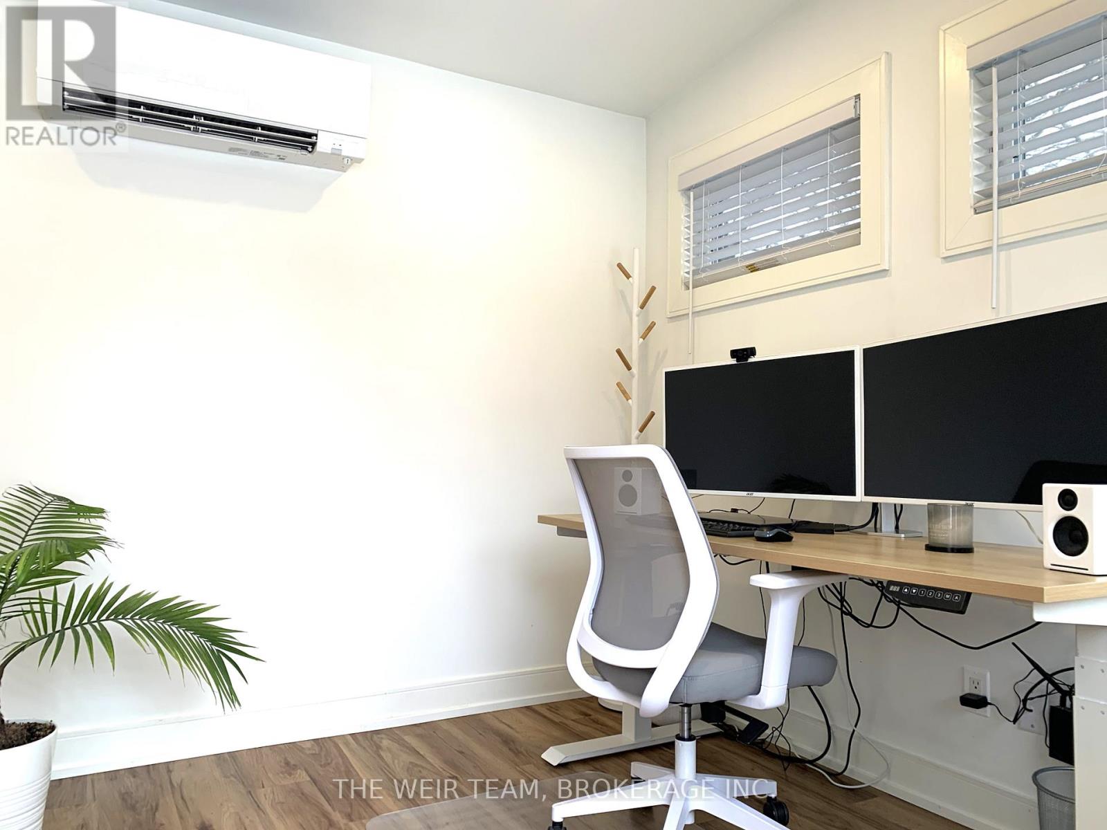 911 Woodbine Avenue, Toronto, Ontario  M4C 4B6 - Photo 28 - E13051938