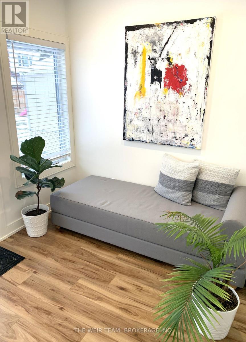 911 Woodbine Avenue, Toronto, Ontario  M4C 4B6 - Photo 29 - E13051938