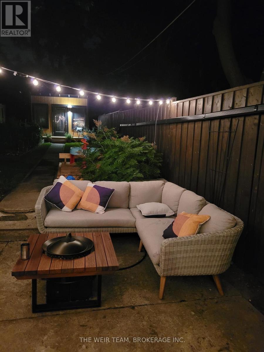 911 Woodbine Avenue, Toronto, Ontario  M4C 4B6 - Photo 32 - E13051938