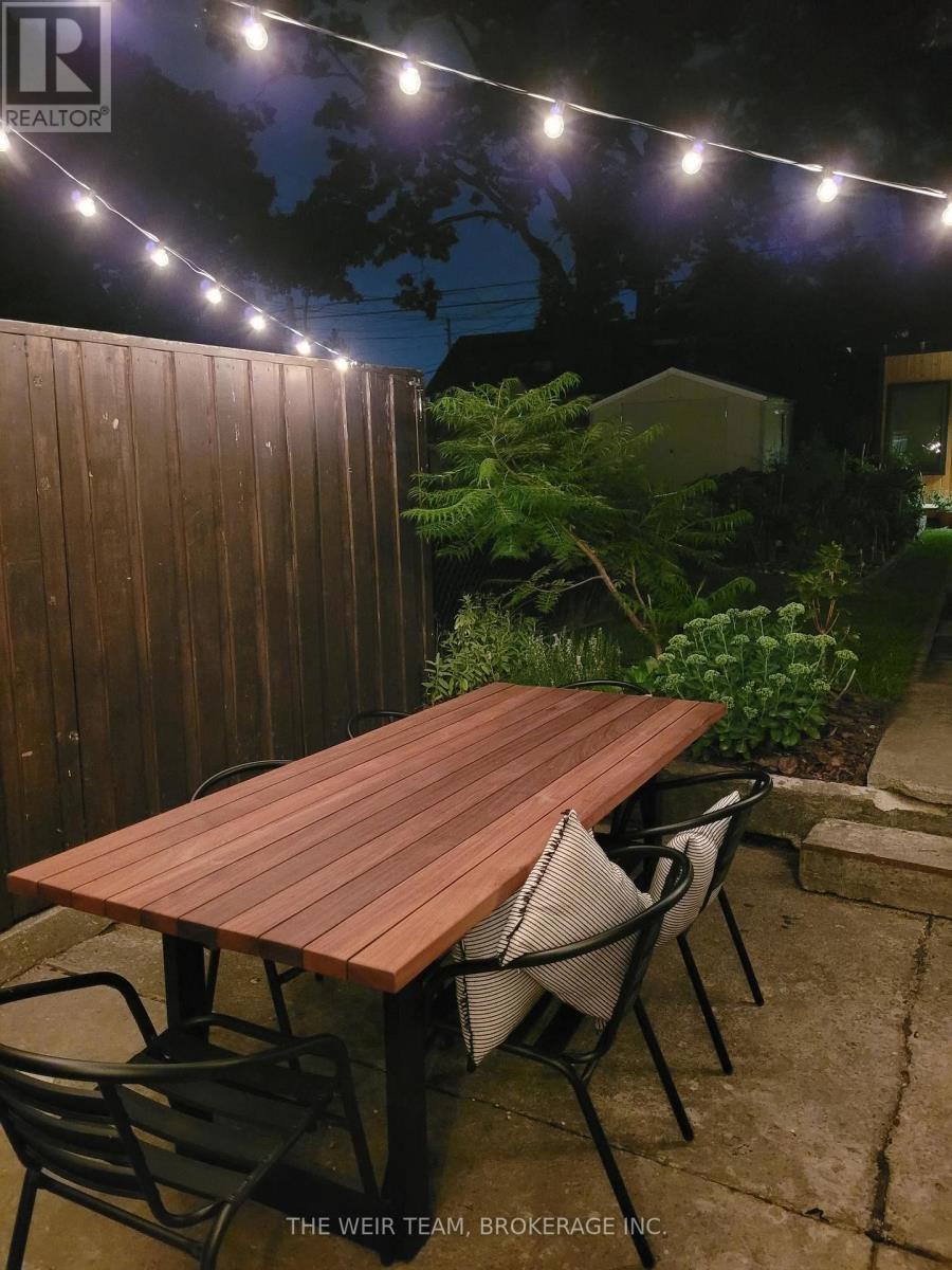 911 Woodbine Avenue, Toronto, Ontario  M4C 4B6 - Photo 33 - E13051938