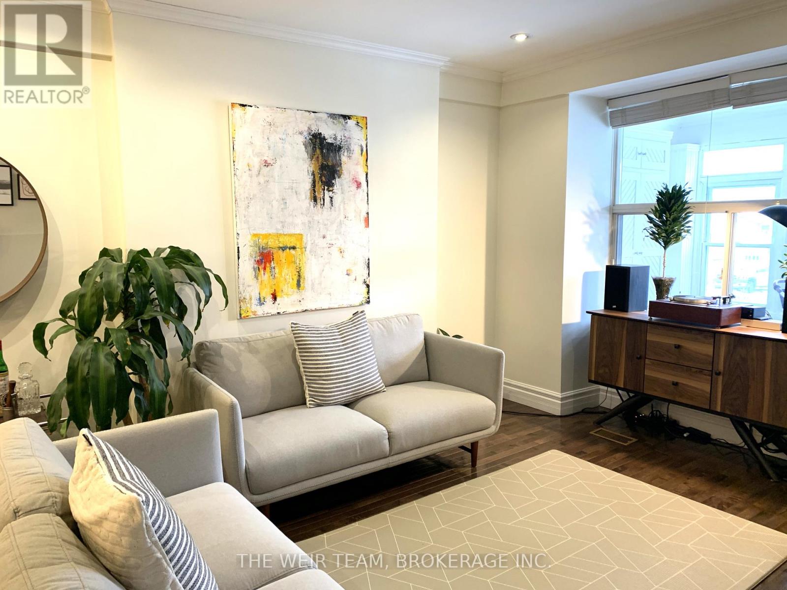 911 Woodbine Avenue, Toronto, Ontario  M4C 4B6 - Photo 5 - E13051938