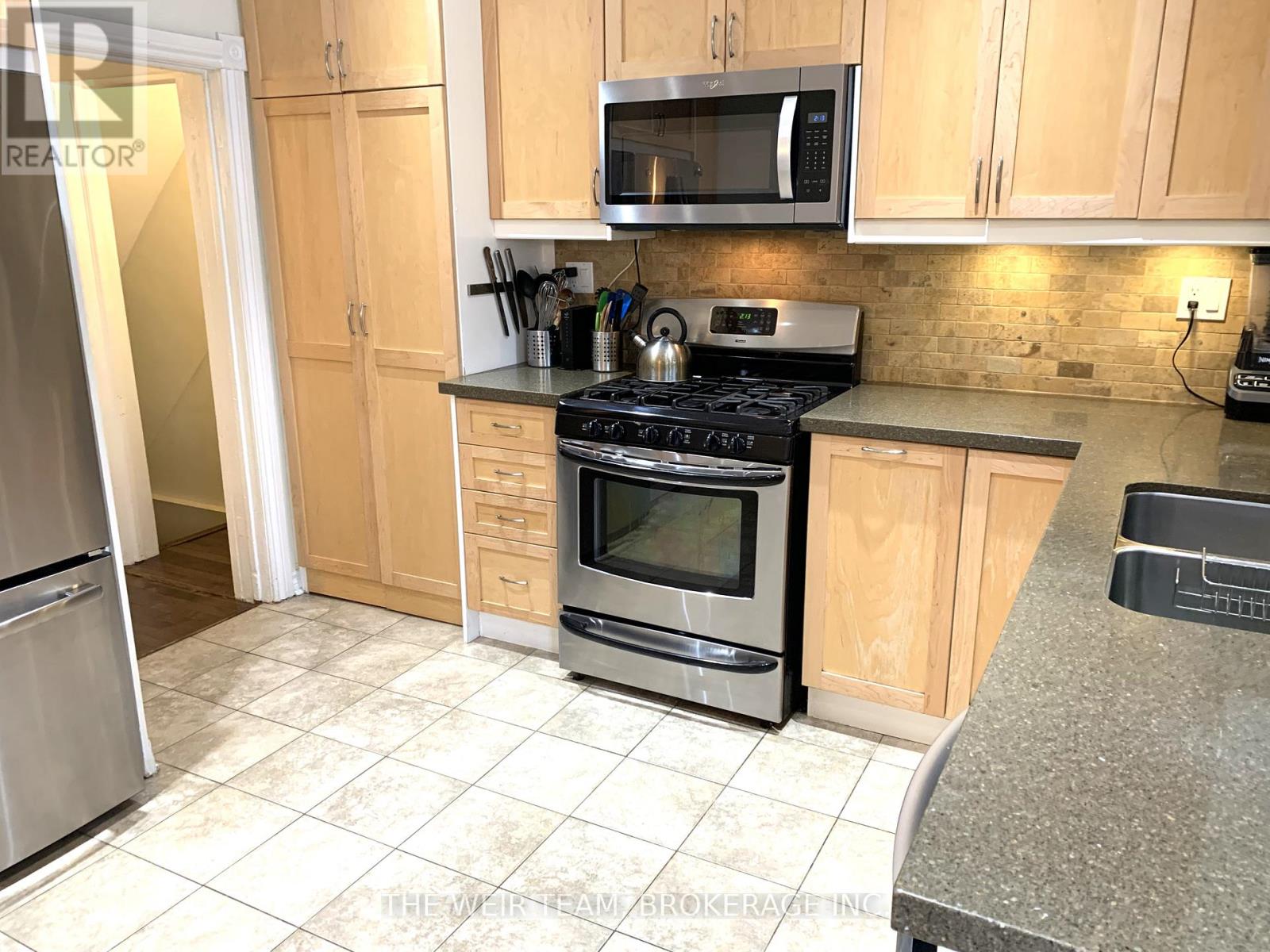 911 Woodbine Avenue, Toronto, Ontario  M4C 4B6 - Photo 8 - E13051938