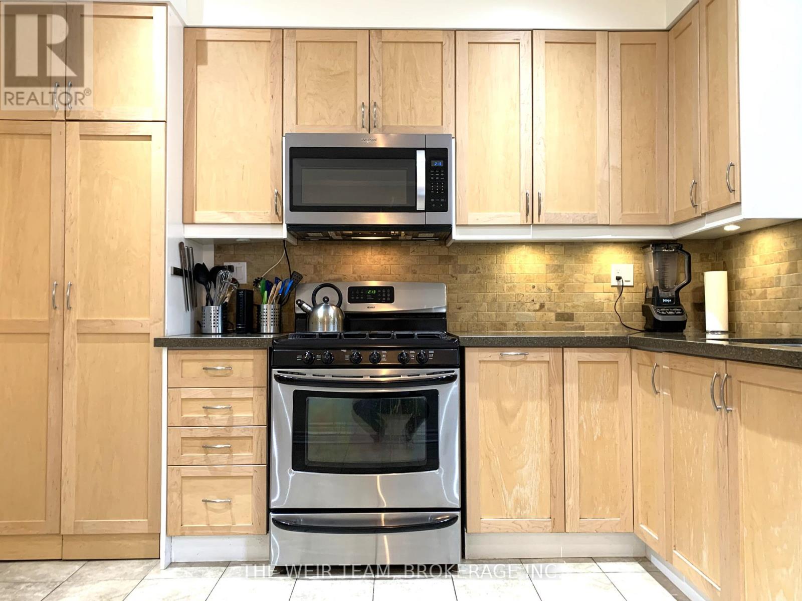 911 Woodbine Avenue, Toronto, Ontario  M4C 4B6 - Photo 9 - E13051938