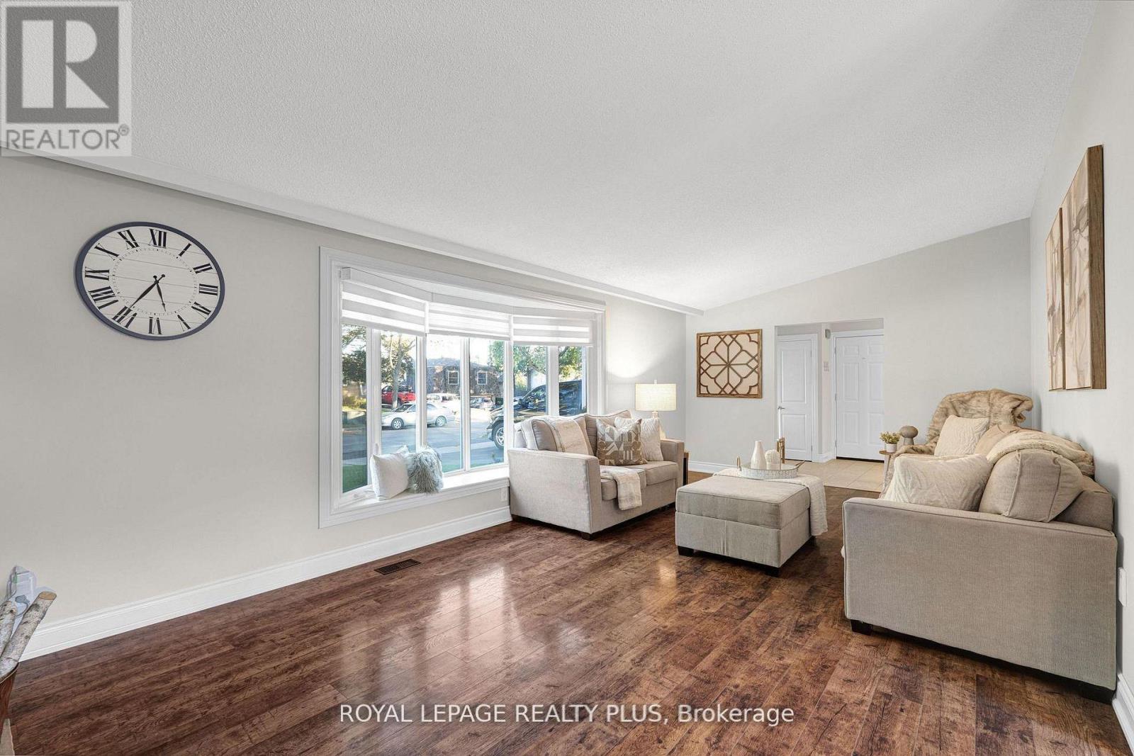 2063 Cavendish Drive, Burlington, Ontario  L7P 1Y9 - Photo 12 - W12910300