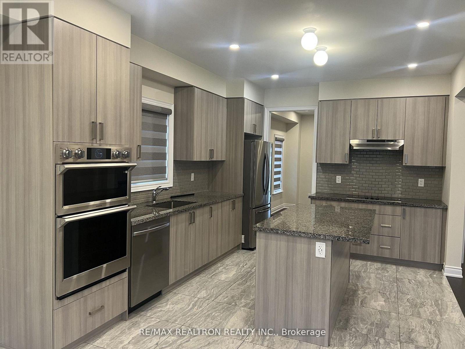 26 Mac Campbell Way, Bradford West Gwillimbury, Ontario  L3Z 4M7 - Photo 6 - N13051822