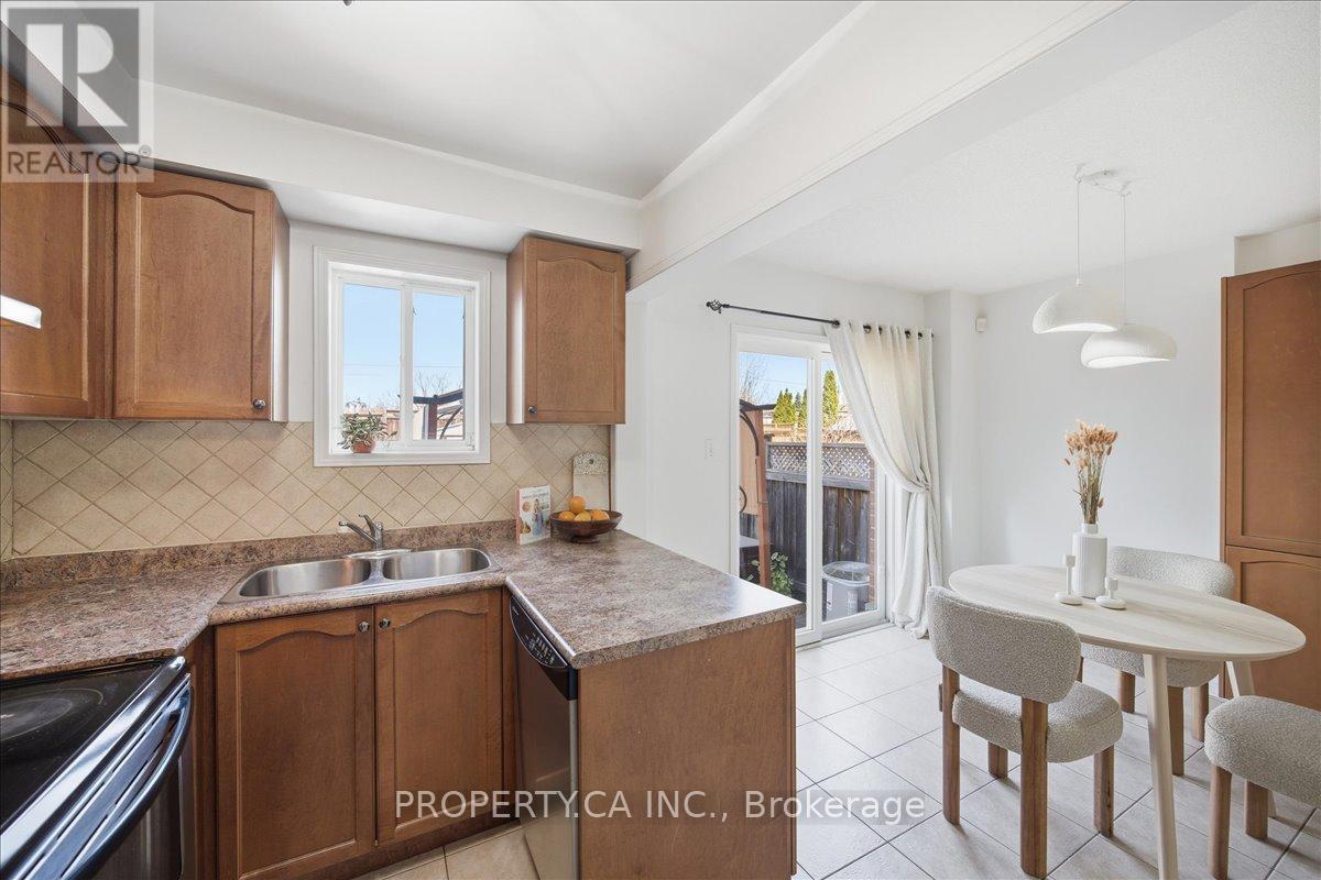 45 Lindenshire Avenue, Vaughan, Ontario  L6A 4A4 - Photo 12 - N13051844