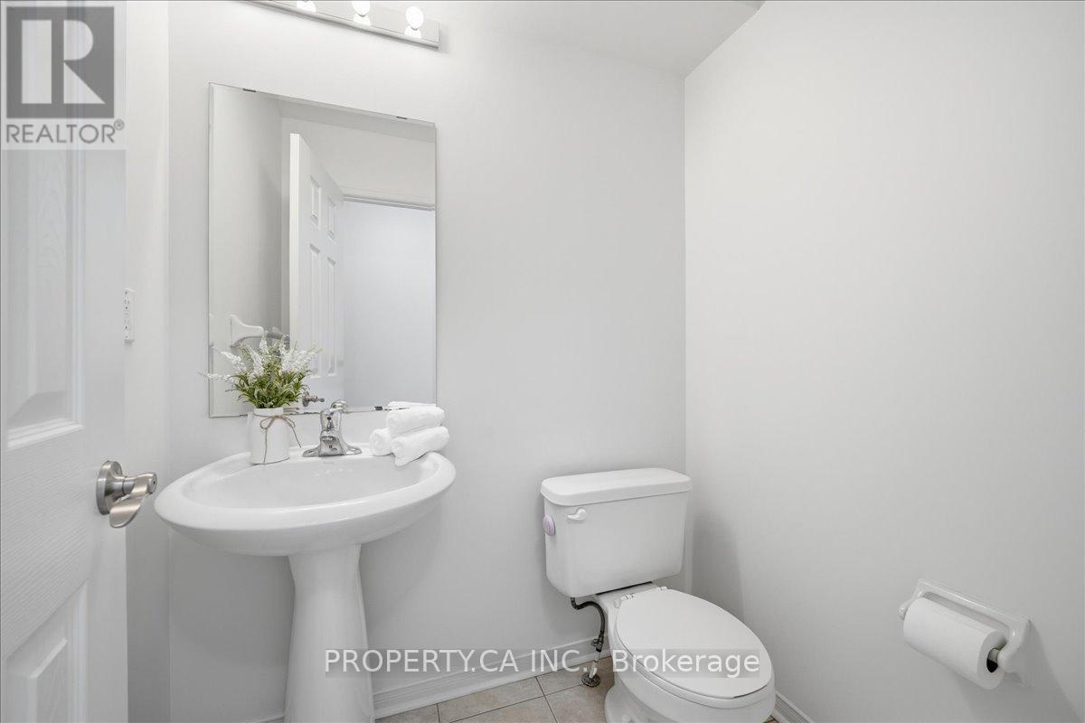 45 Lindenshire Avenue, Vaughan, Ontario  L6A 4A4 - Photo 5 - N13051844