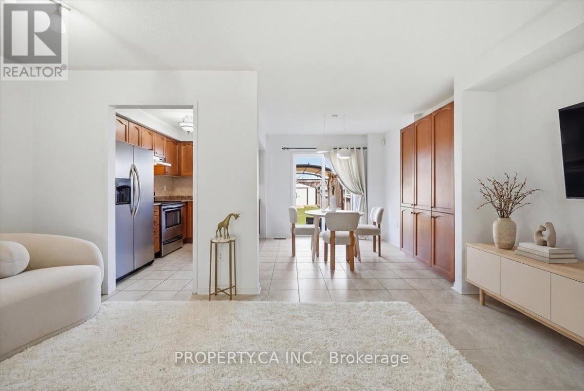 45 Lindenshire Avenue, Vaughan, Ontario  L6A 4A4 - Photo 7 - N13051844