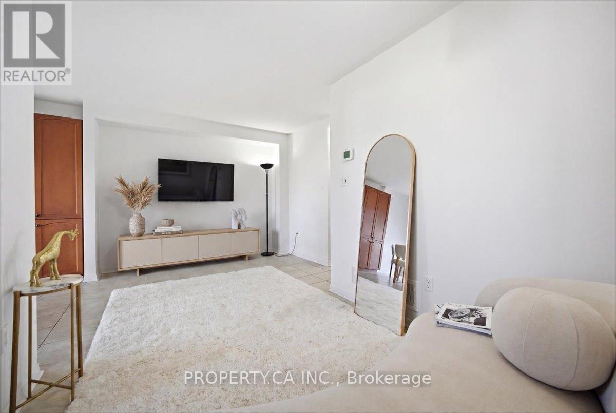 45 Lindenshire Avenue, Vaughan, Ontario  L6A 4A4 - Photo 8 - N13051844