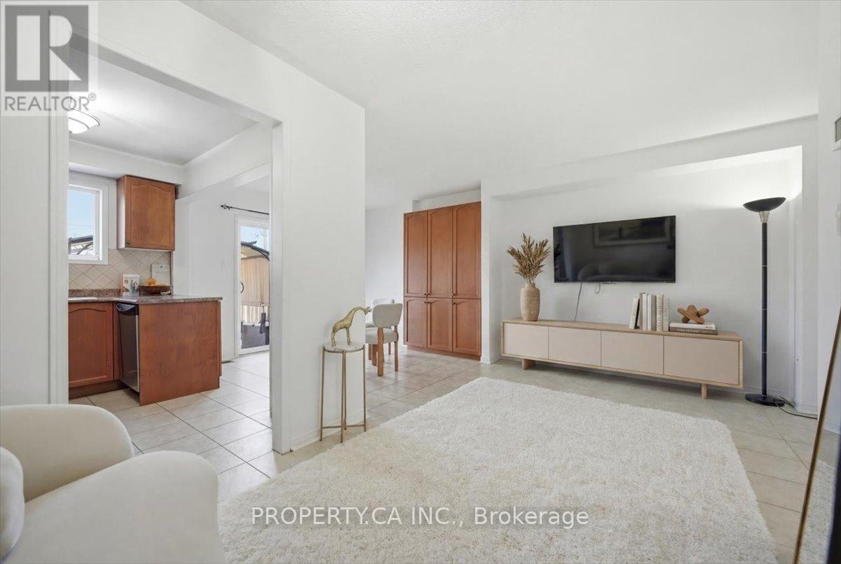 45 Lindenshire Avenue, Vaughan, Ontario  L6A 4A4 - Photo 9 - N13051844