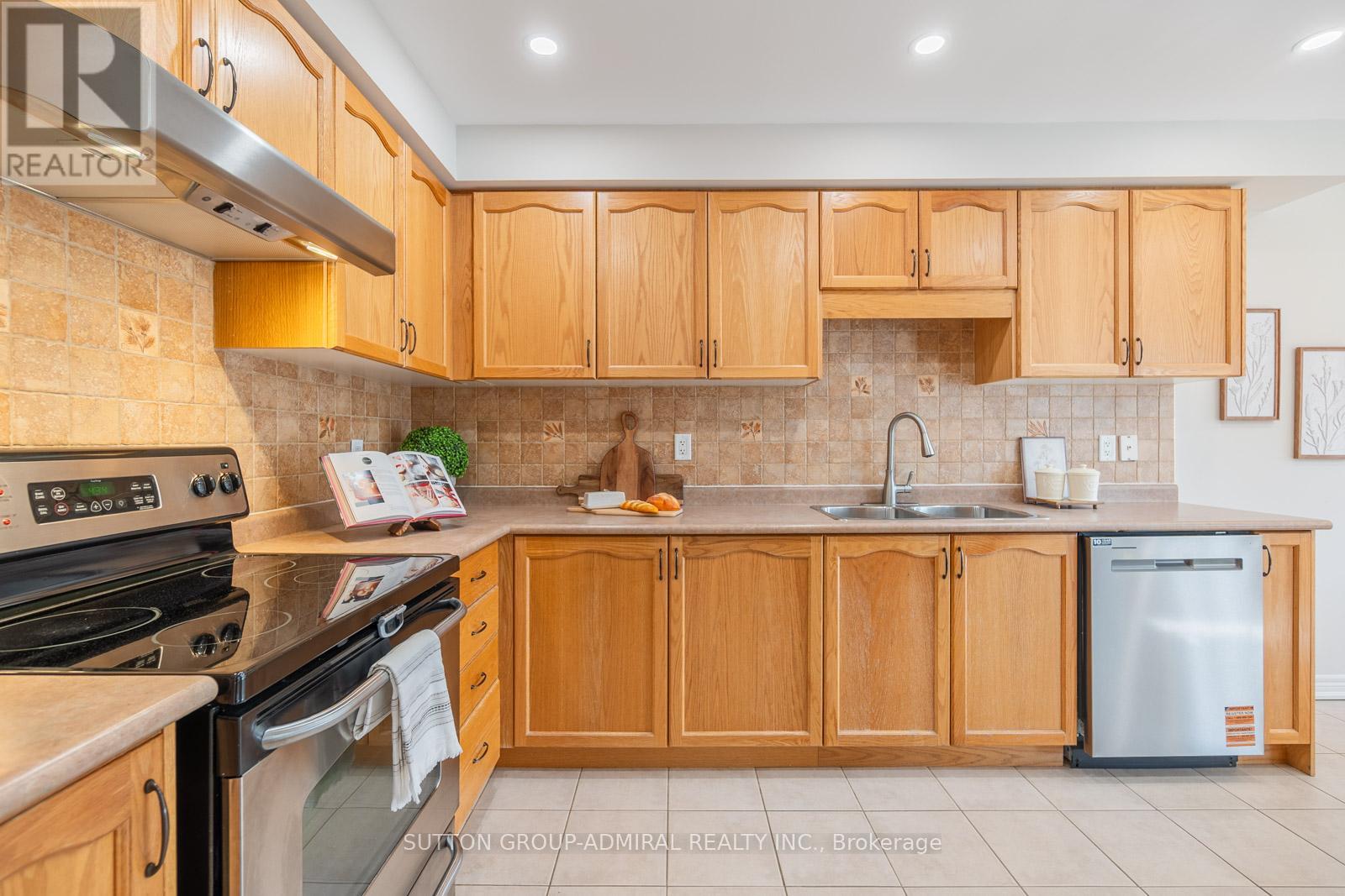 85 Treasure Hill Road, Vaughan (Maple), Ontario  L6A 0A6 - Photo 12 - N13051856