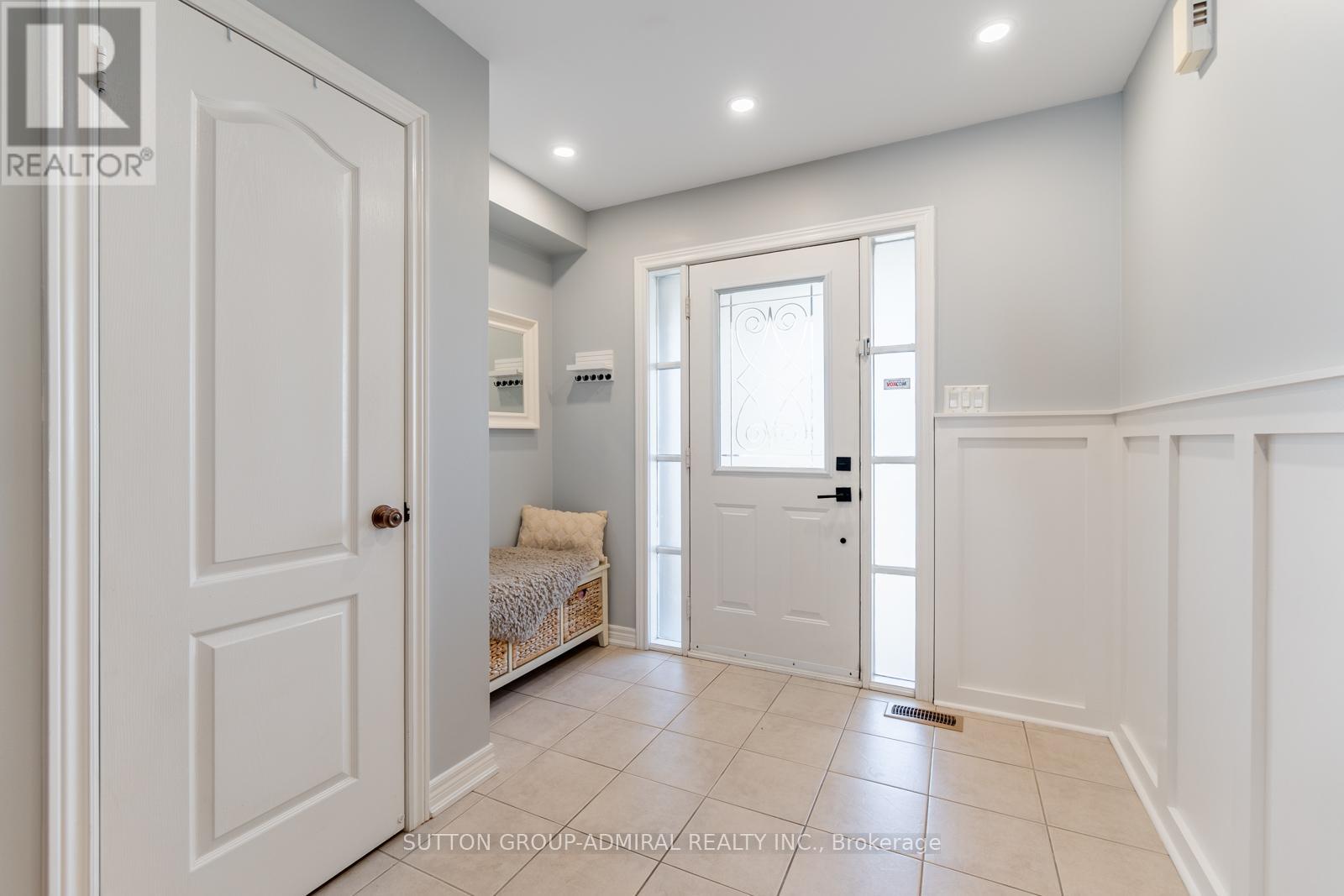 85 Treasure Hill Road, Vaughan (Maple), Ontario  L6A 0A6 - Photo 4 - N13051856