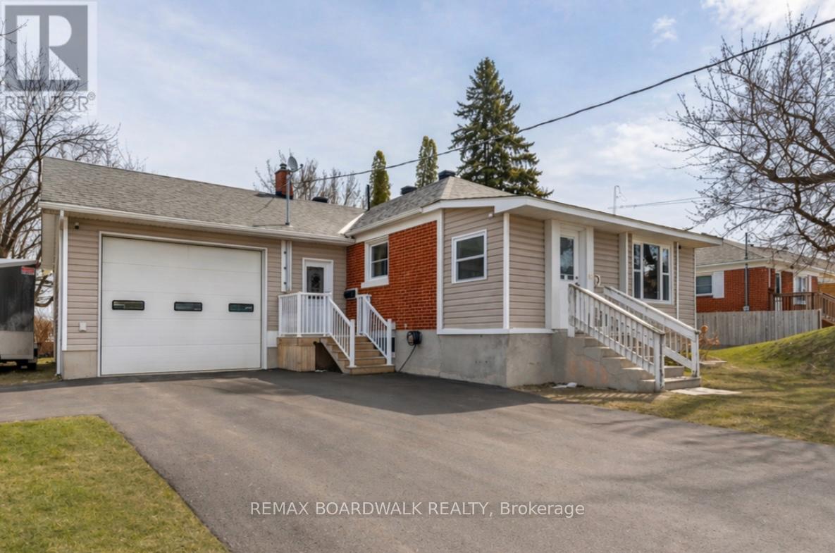 39 Condie Street, Smiths Falls, Ontario  K7A 2T3 - Photo 1 - X12782158