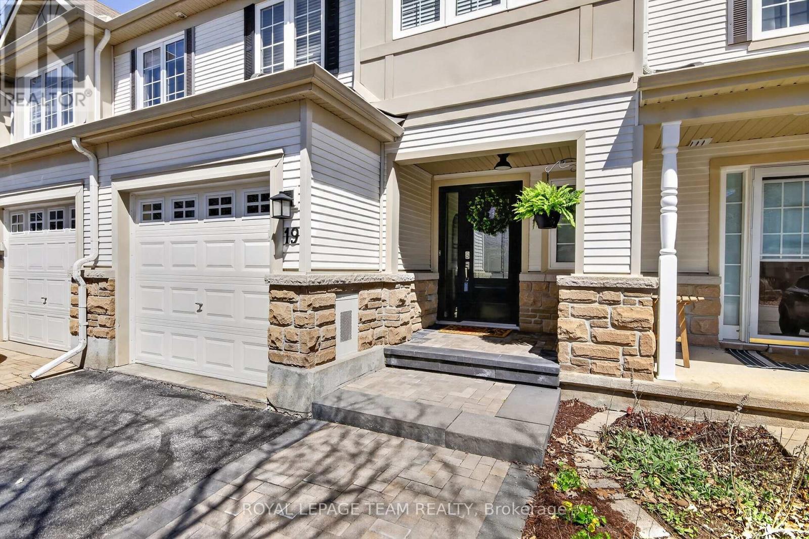 19 Goldthorpe Private, Ottawa, Ontario  K2J 5L6 - Photo 2 - X12930228