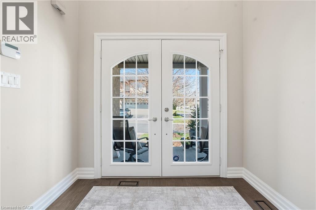 441 Stonehenge Drive Unit# 40, Ancaster, Ontario  L8K 0B1 - Photo 3 - 40823209