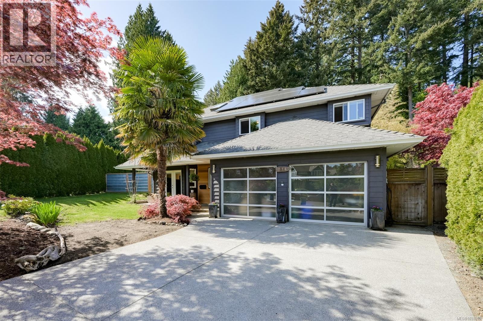 774 Destrube Pl, Saanich, British Columbia
