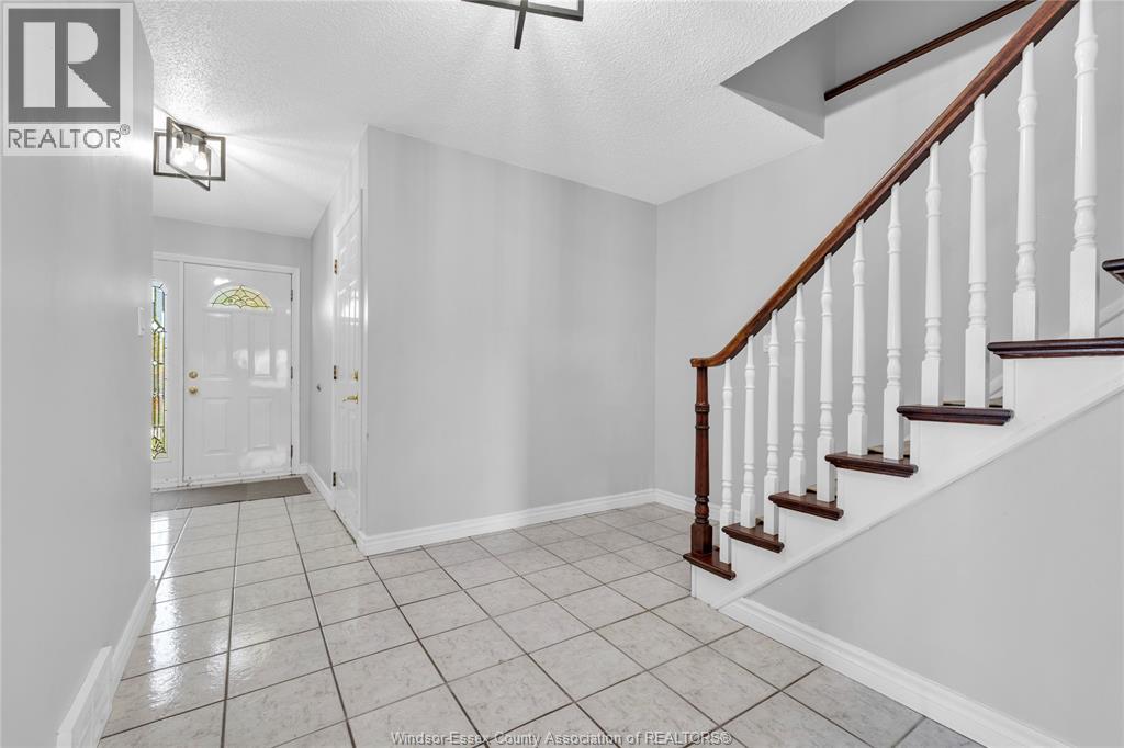 3009 Suffolk Street, Windsor, Ontario  N8R 1P1 - Photo 11 - 26009363